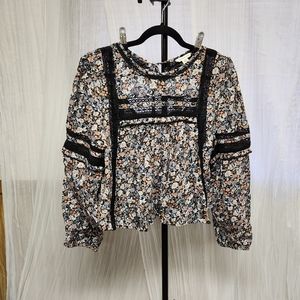 American Eagle women's large black floral top, long sleeves,w/lace.